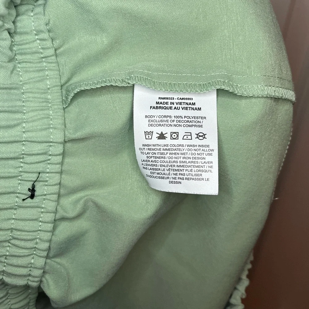 Nike Sportswear Swoosh Cargo Shorts in Steam Green Size Large